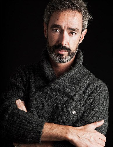 fotografia servicio retrato profesional con modelo masculino en estudio